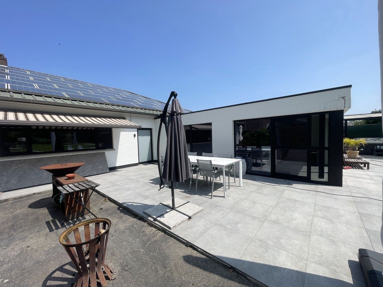 Smaakvol gerenoveerde villa met zwembad en poolhouse foto 32