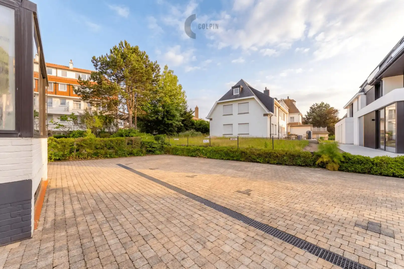 Appartement in villaresidentie op toplocatie met garage foto 13