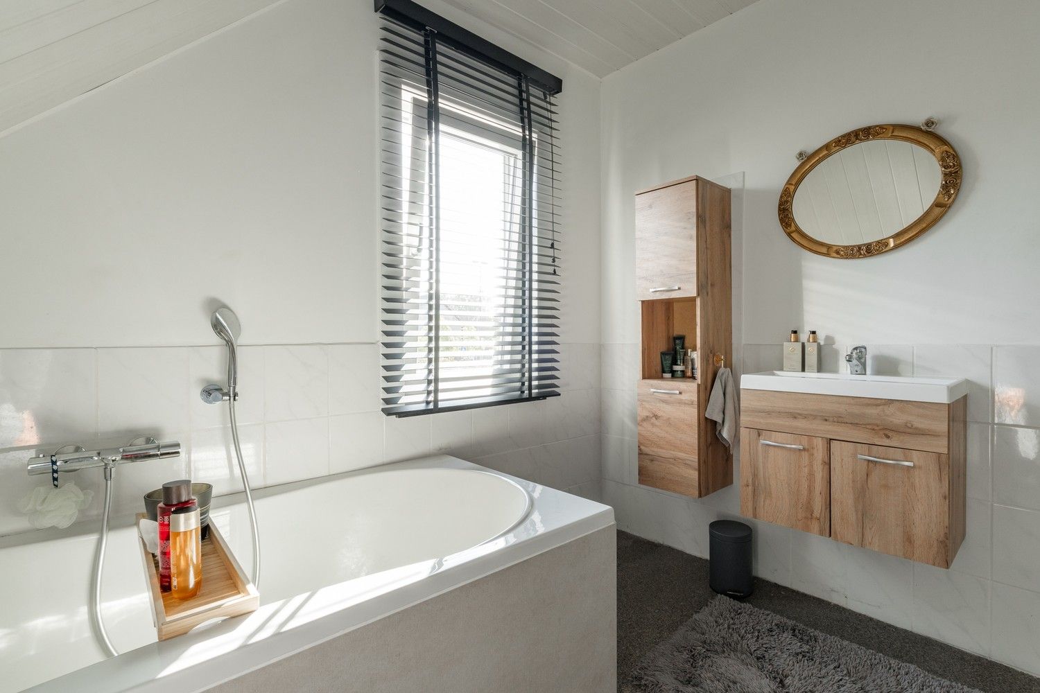 Prachtige gerenoveerde 3 slaapkamer woning nabij de Nederlandse grens! foto 28