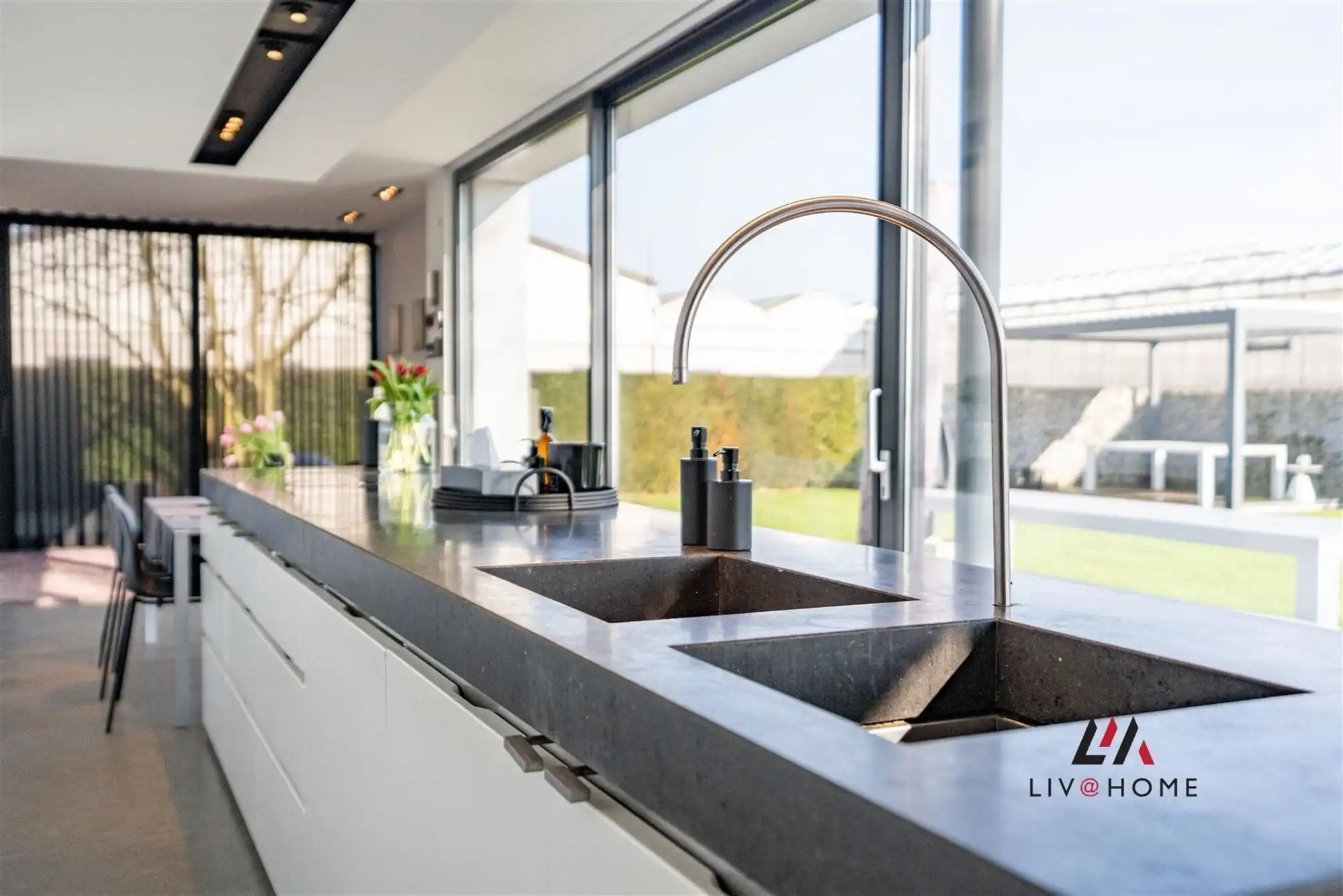 Moderne landbouwwoning met serre en loods op +/- 2  ha foto 11