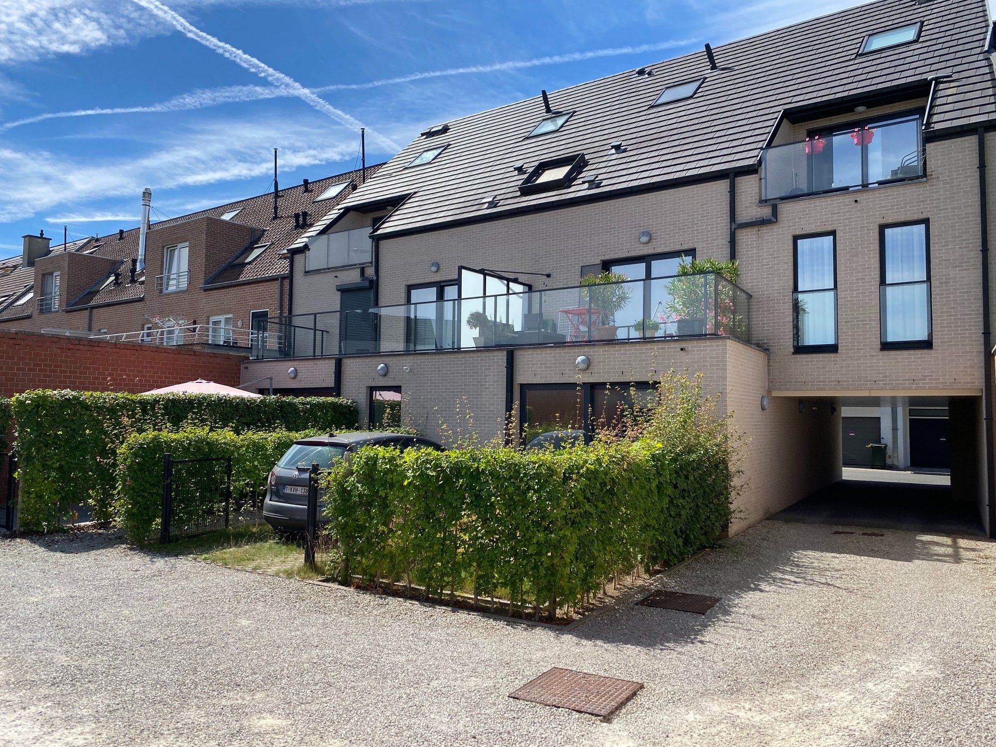 Mooi en instapklaar appartement met groot terras en garage  | nabij station foto 10