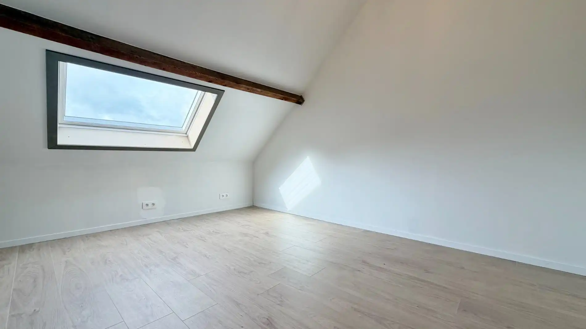 Gerenoveerde, energiezuinige woning met 3 slaapkamers, tuin en garage in centrum Ieper foto 14