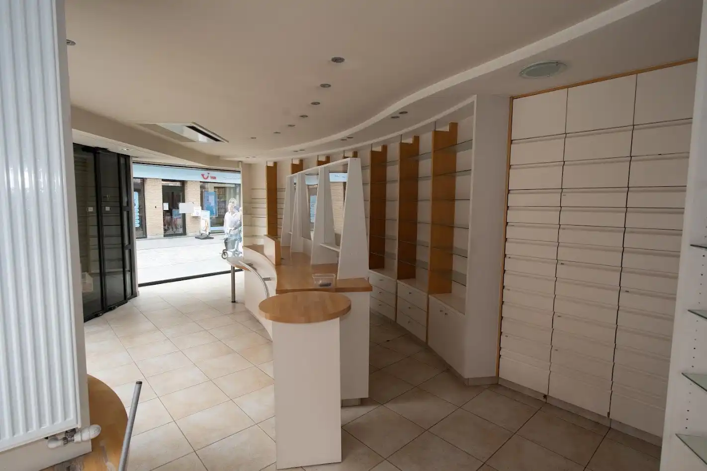 UITSTEKEND GELEGEN HOEKLOCATIE MET INDRUKWEKKENDE GEVELBREEDTE foto 3