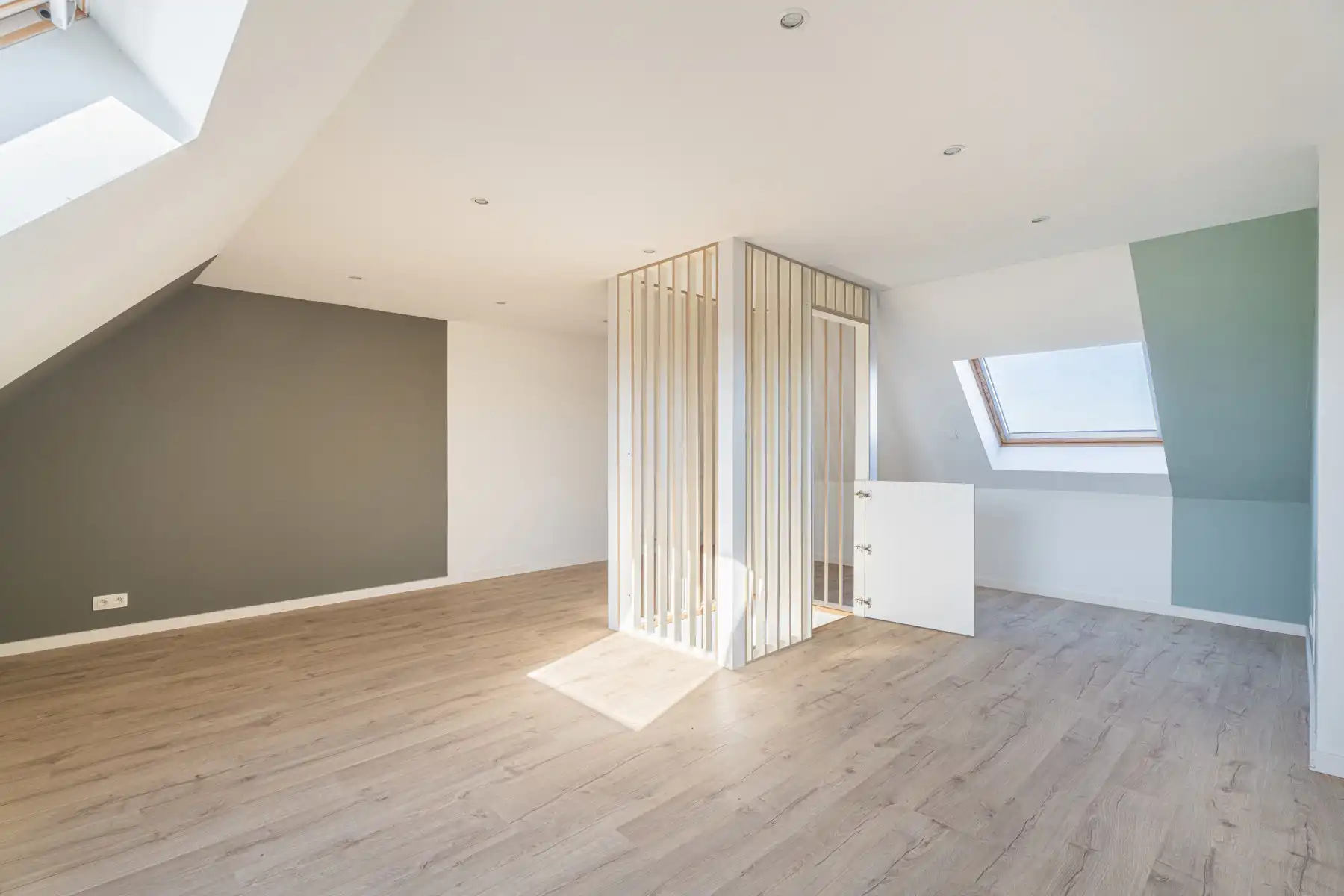 Ruim instapklaar duplex appartement te Sint-Pieters-Leeuw foto 18