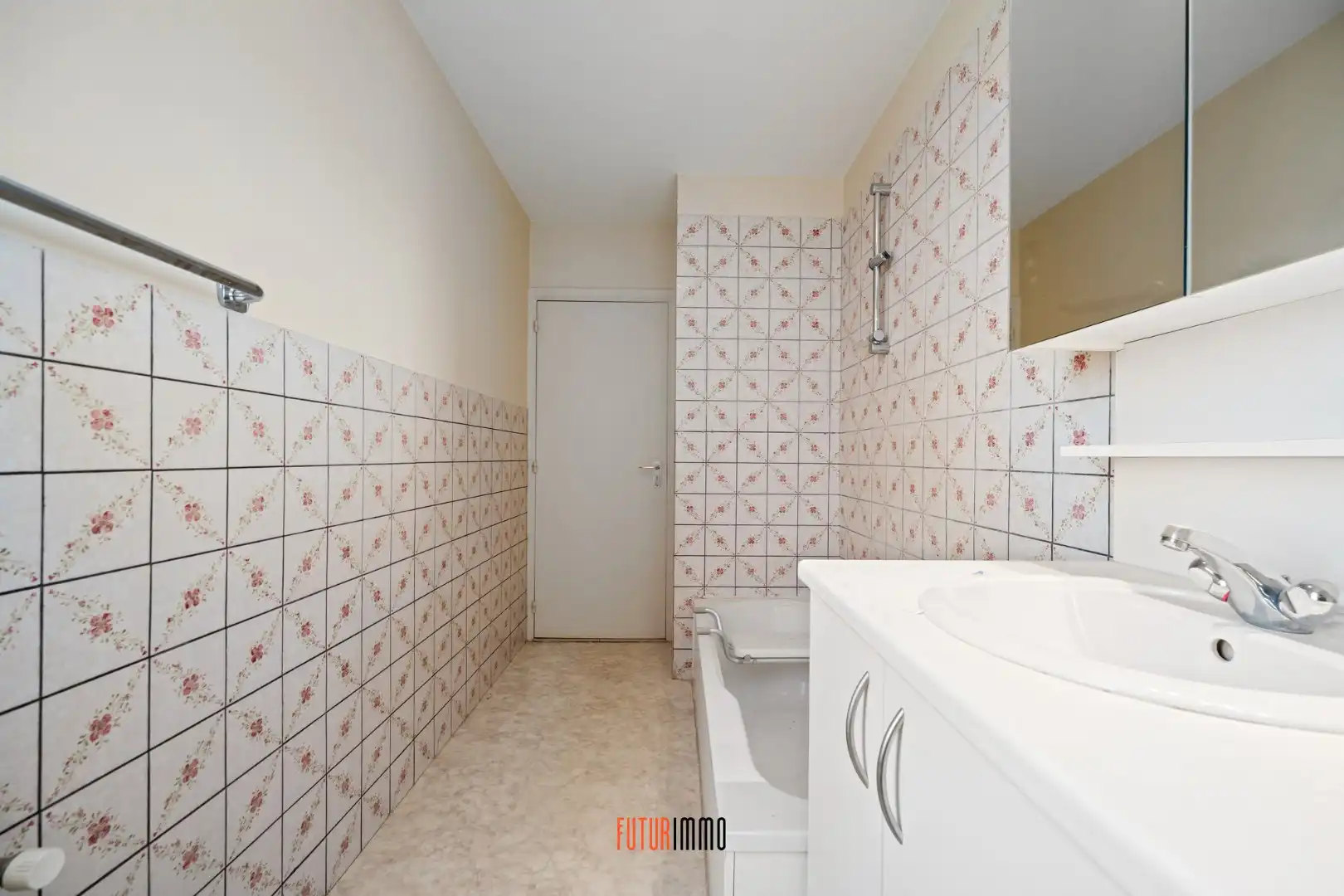 Ruim 3-slpk appartement met parking te Sint-Michiels foto 11