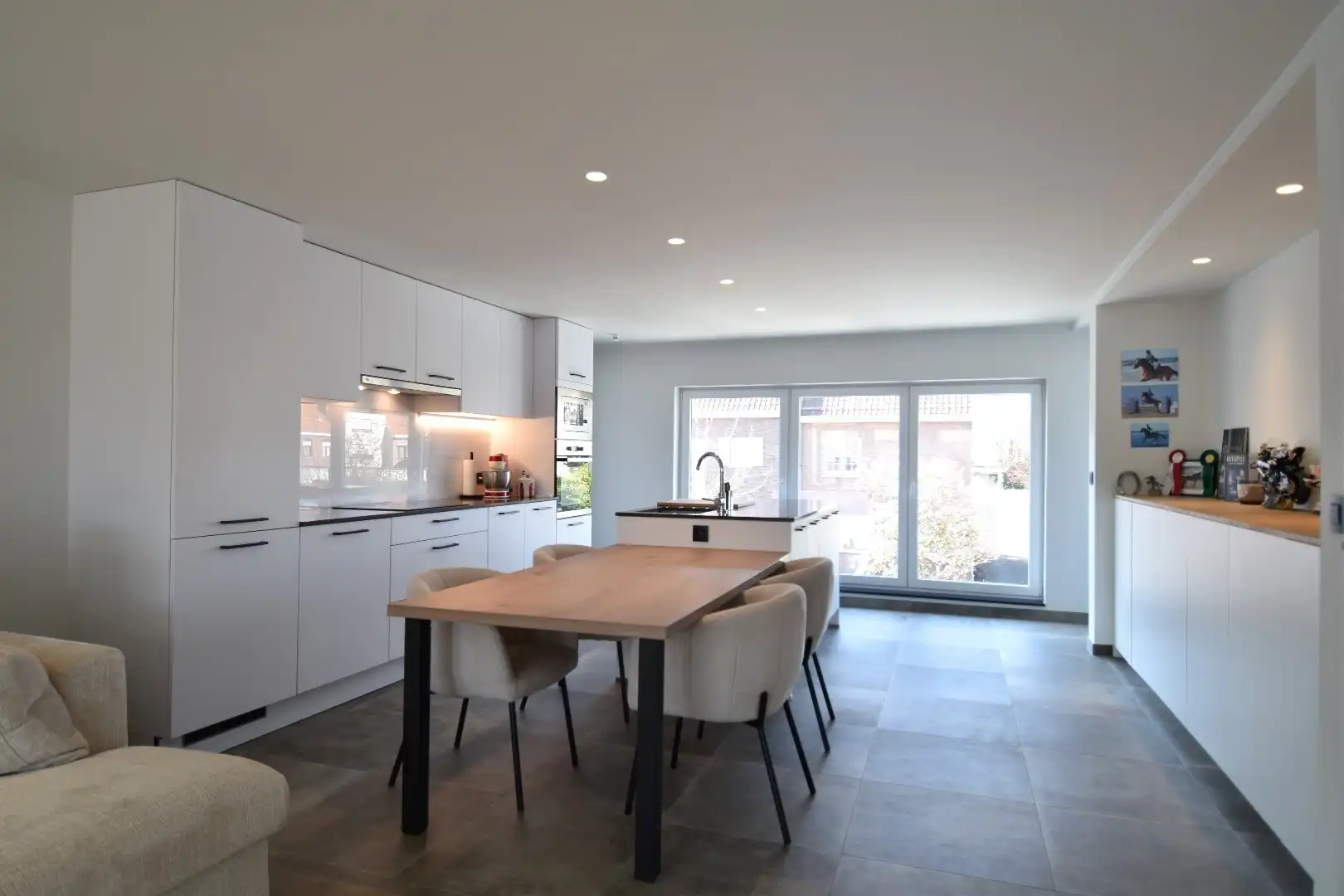 Vernieuwd duplexappartement met opslagruimte van 144 m² foto 4