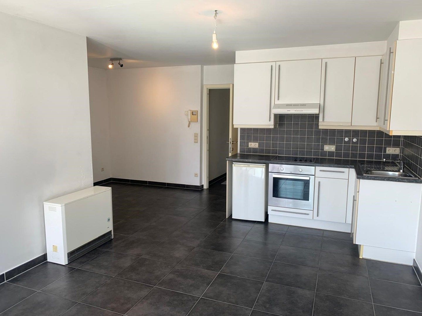 Gemeubelde studio met groot balkon in recente residentie! foto 2