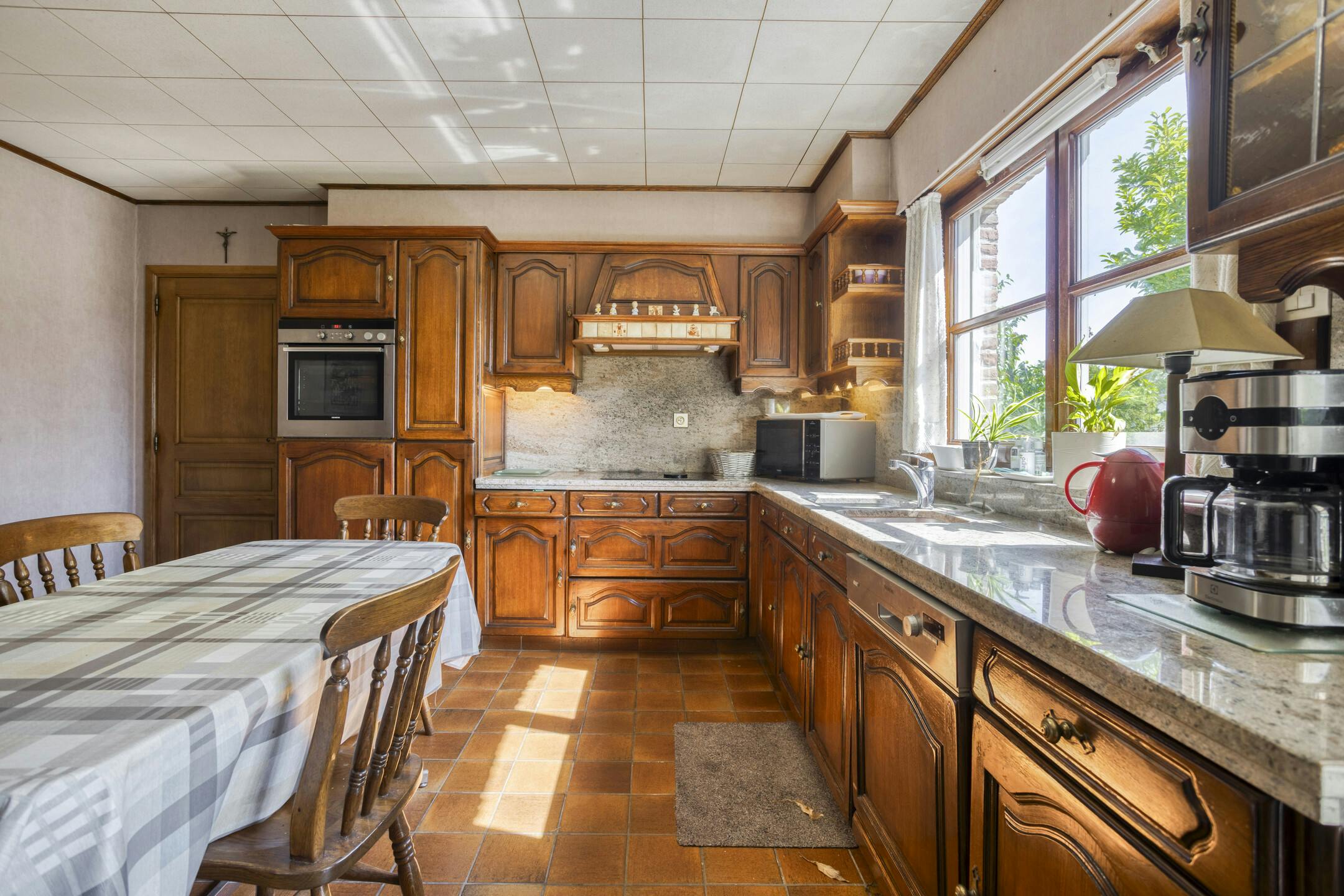 Karaktervolle villa op ruim perceel te koop in Roeselare foto 7
