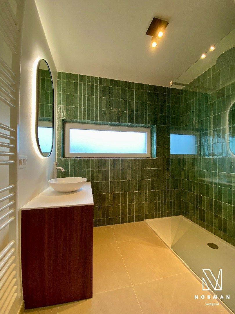 Hedendaags gerenoveerde woning met tuin, garage en 3 slks. foto 10