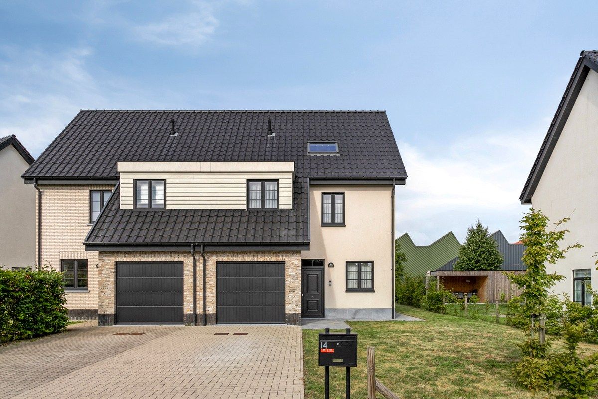 Recente halfopen woning met 4 slaapkamers en garage! foto 2