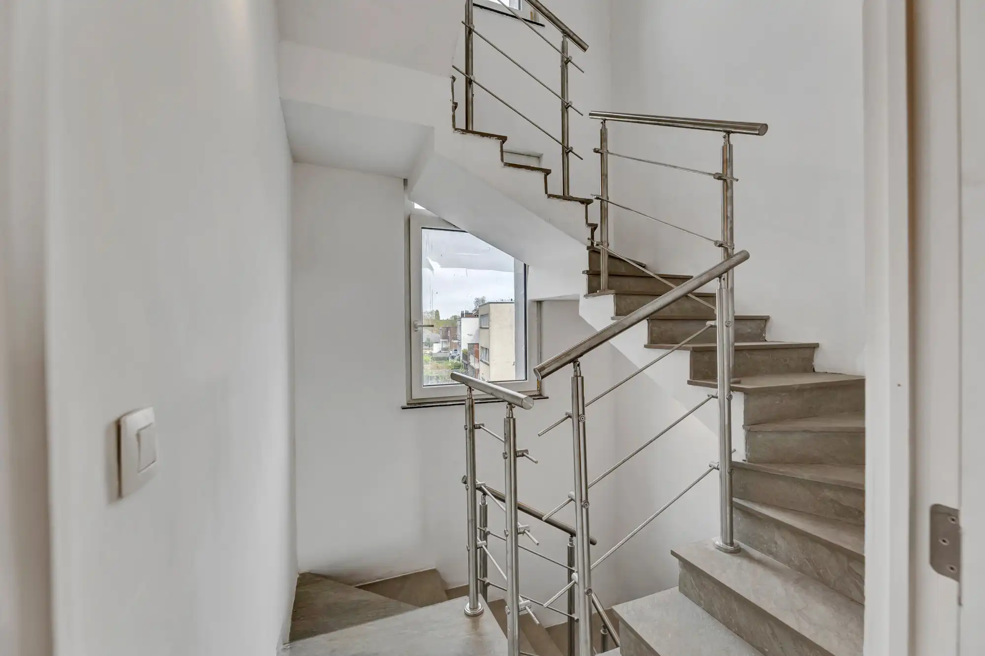 Gerenoveerd handelshuis op strategische locatie te Dilbeek! foto 8