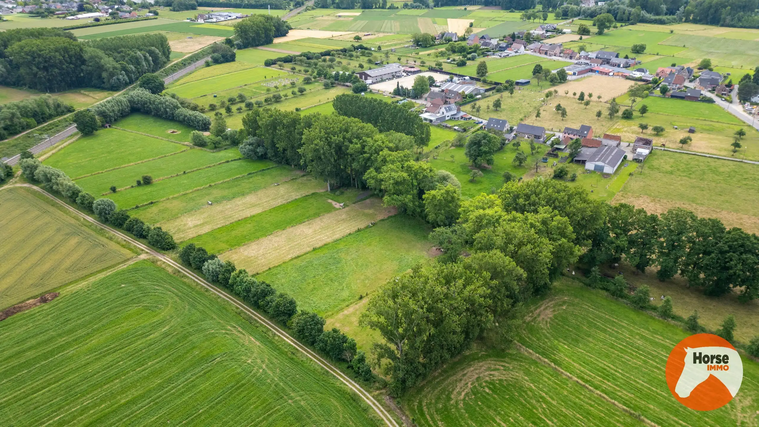 ERPE-MERE - Charmante hoeve met ruime loods op 1,33HA foto 4