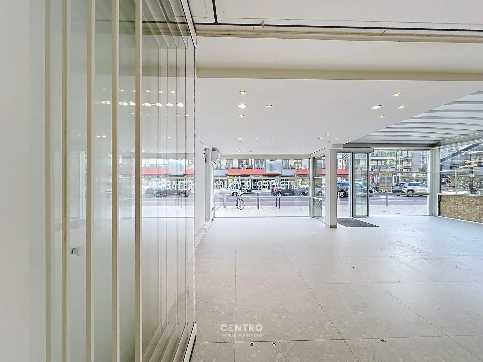 Instapklaar horecapand (± 300 m²) met hyper-geïnstalleerde keuken op commerciële toplocatie op 100m van het strand Oostduinkerke-Bad ! foto 6