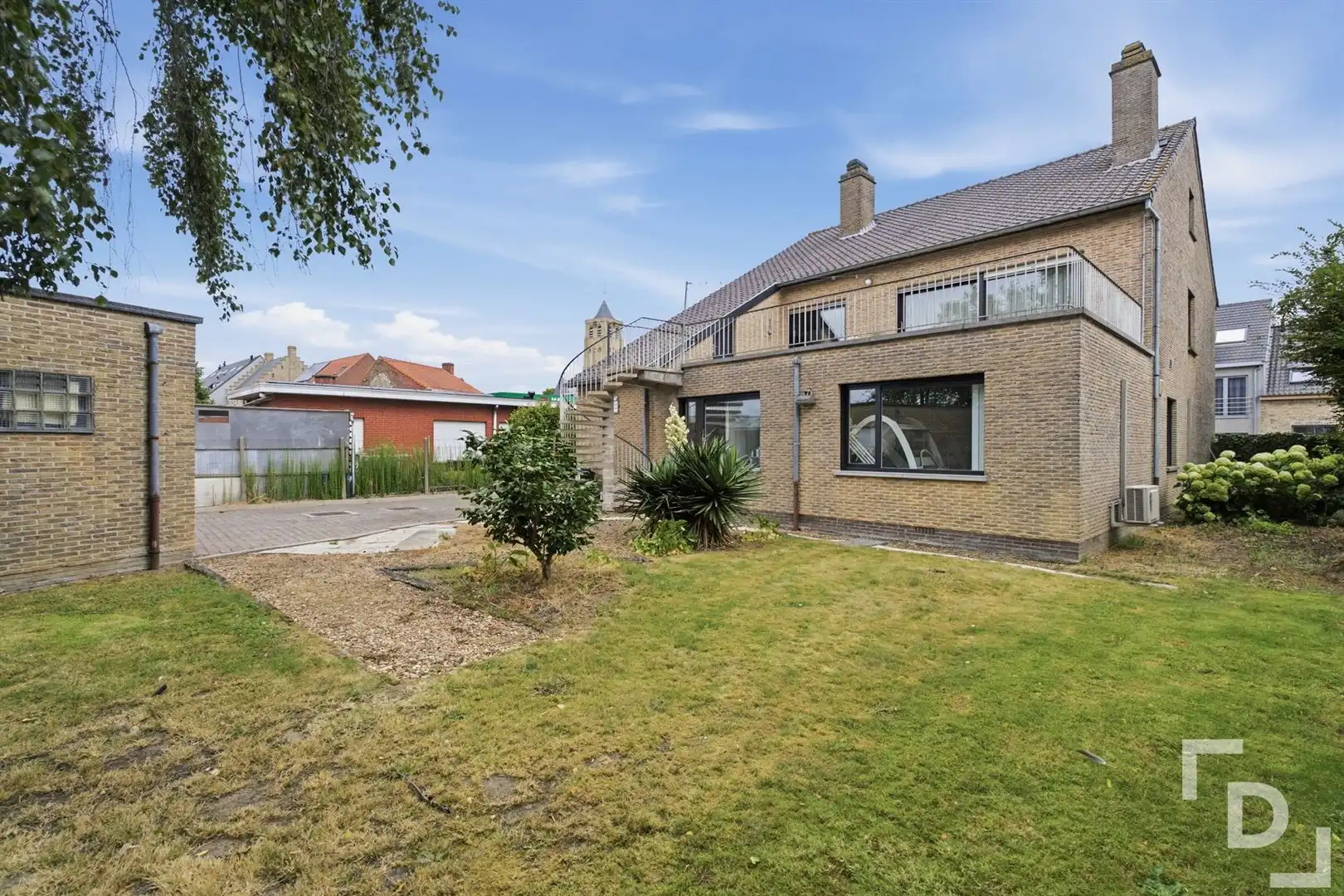 Ruim gebouw te koop met handelsruimte en appartement in Woumen. foto 43