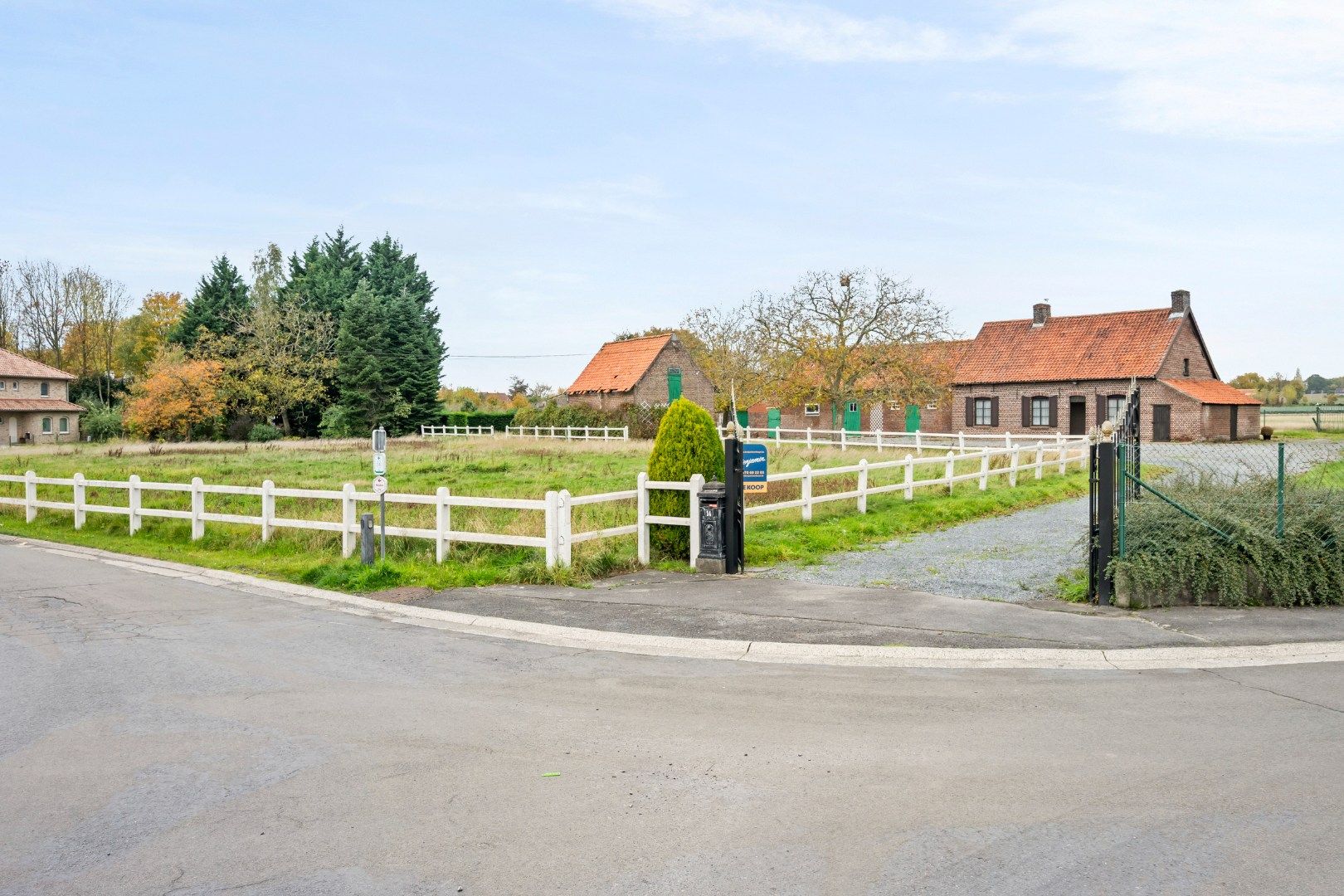 Te renoveren hoeve met prachtig landelijk verzicht in de Kapelhoek in Roeselare foto 5