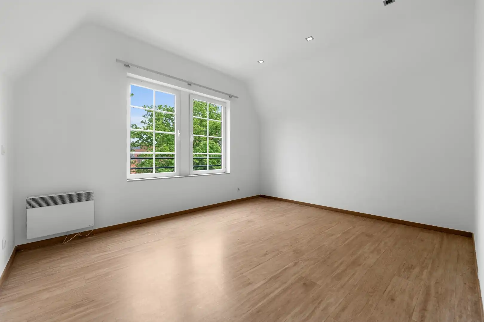 Instapklaar appartement met zonnig terras op toplocatie in Ieper foto 18
