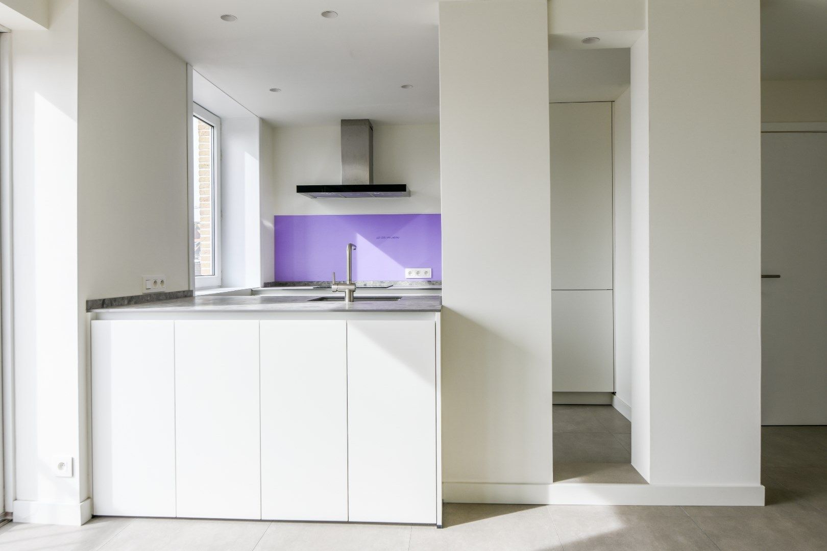 Prachtig gerenoveerd duplexappartement met groot zonneterras en open zicht, gelegen vlakbij de Zoutelaan en de Dumortierlaan. foto 4