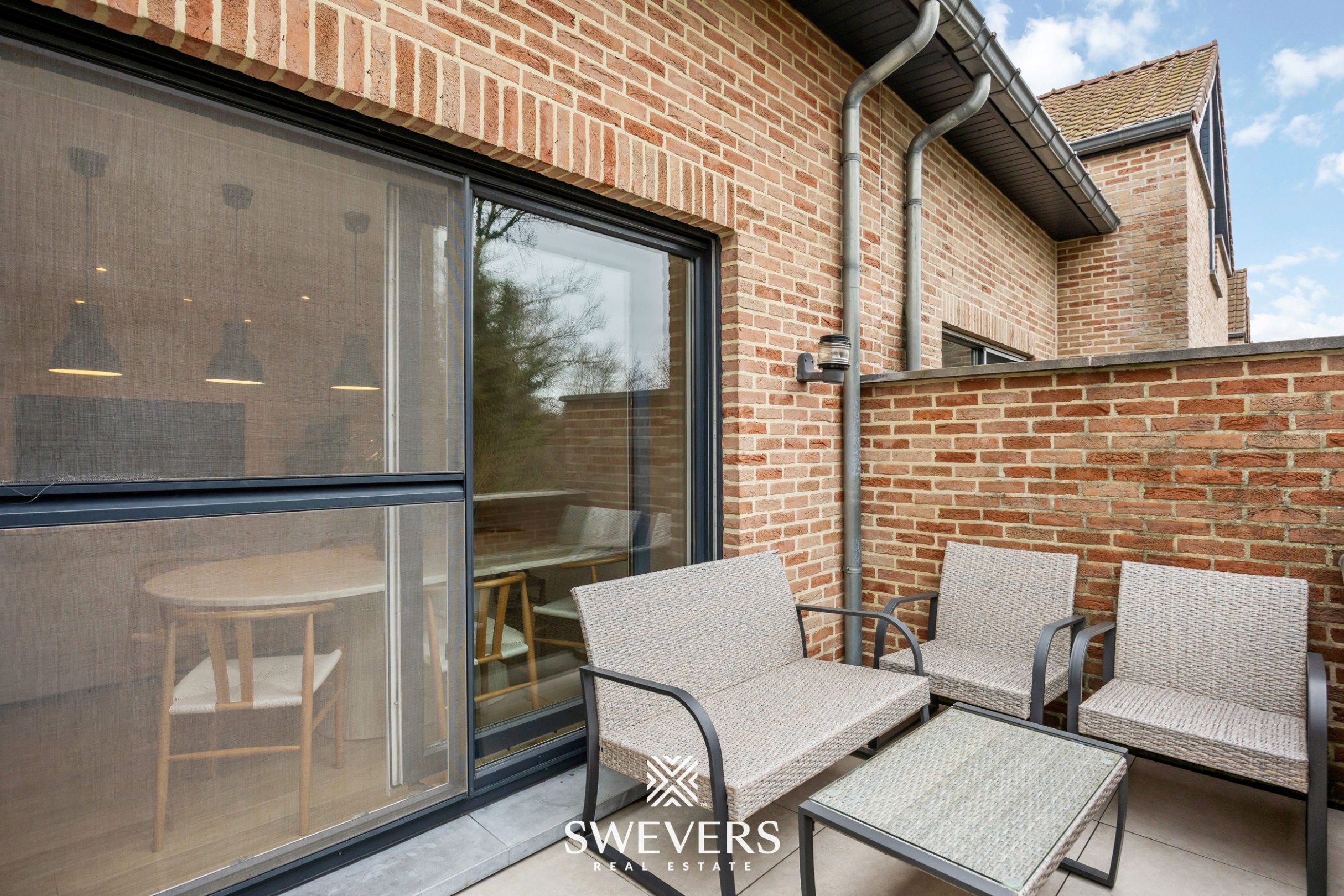 Hoogwaardig duplexappartement met zonnig terras op de bruisende Vennestraat in Genk  foto 16