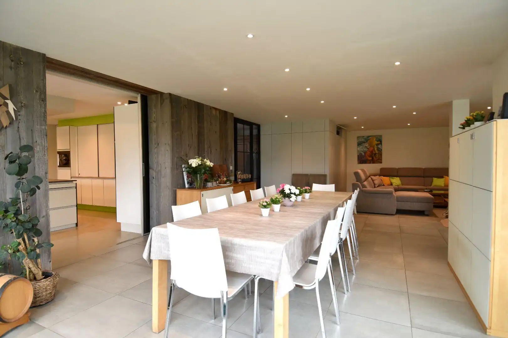 Uitzonderlijk vastgoed te koop op een zeer royaal perceel (2103 m²) in Gullegem foto 7
