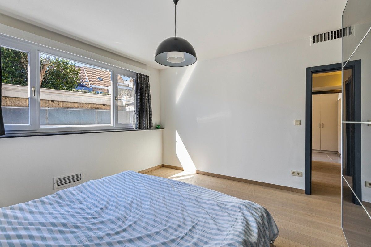 Residentieel en lichtrijk appartement met garagebox en zicht op de Leie – Toplocatie nabij Sint-Pietersstation foto 12