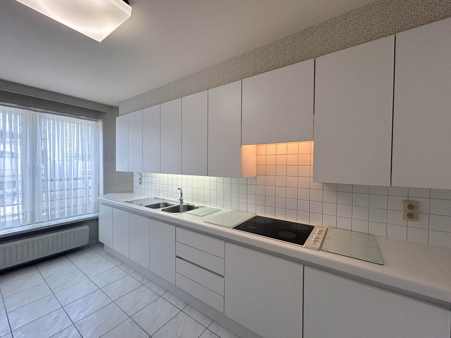 Instapklaar appartement in het centrum van Roeselare! foto 4