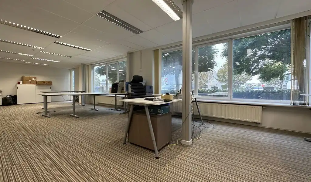 Instapklaar kantoor te huur in Brandstraat in Lokeren foto 8