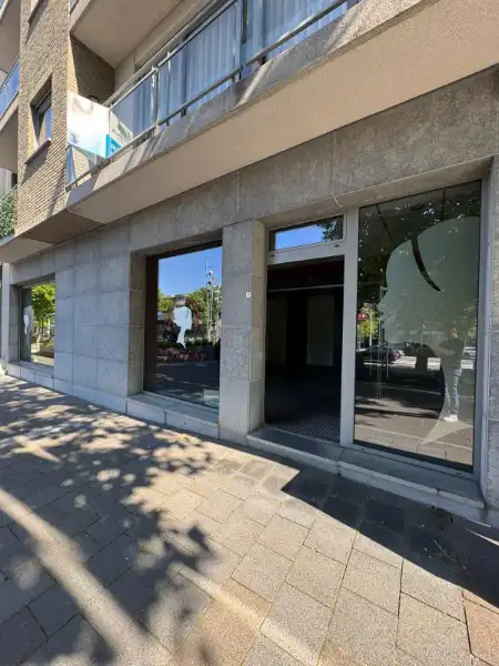 Handelspand van 122 m² in Genk-centrum, tegenover Shopping 1 foto 13