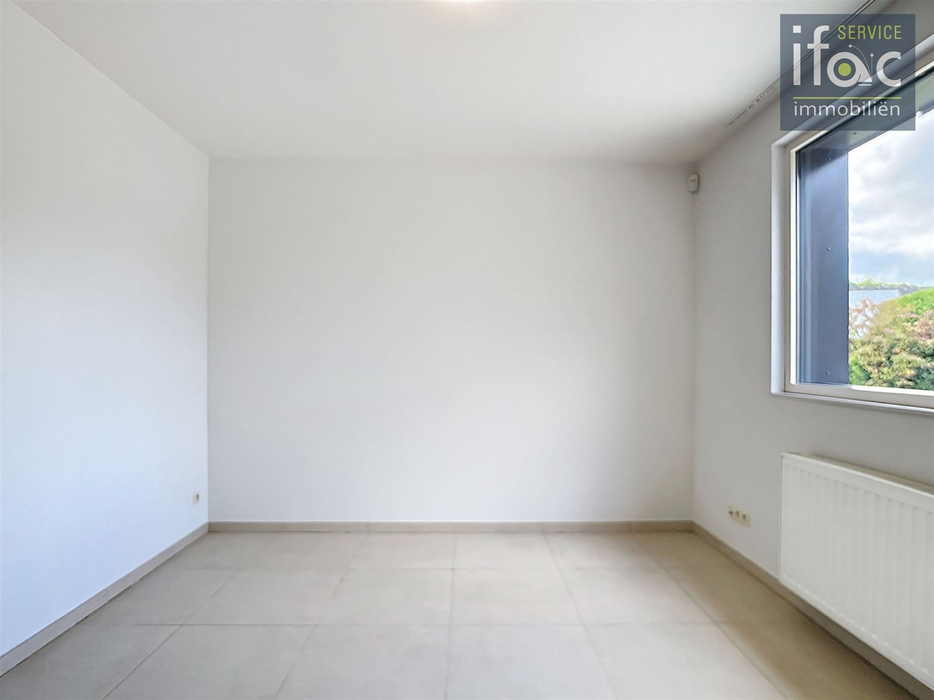 Gerenoveerde villa met 4 ruime slaapkamers foto 9