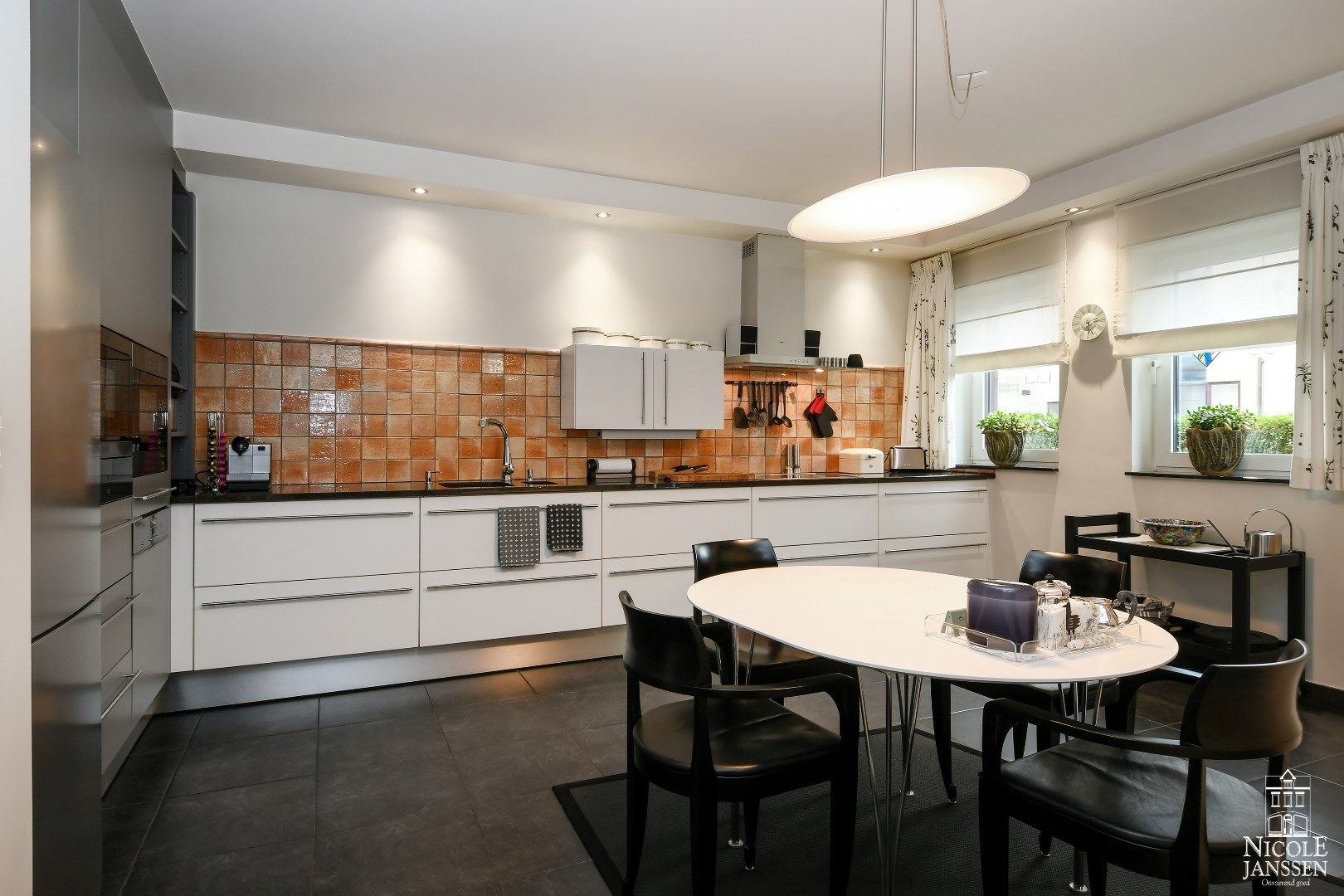 Gelijkvloers luxe-appartement met 3 ruime terrassen en garagebox foto 11