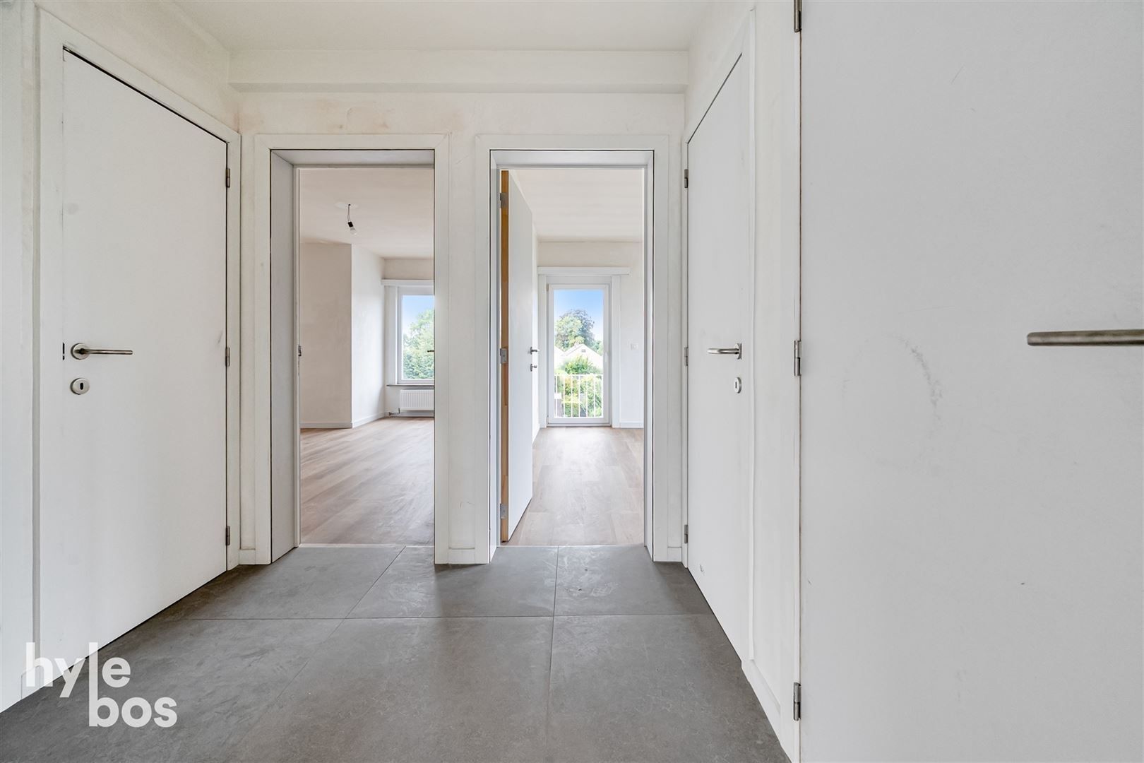 Gerenoveerd appartement met garage in gezellige woonwijk foto 8