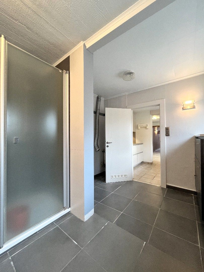 Halfopen 4-slpkr woning met tuin & garage foto 21