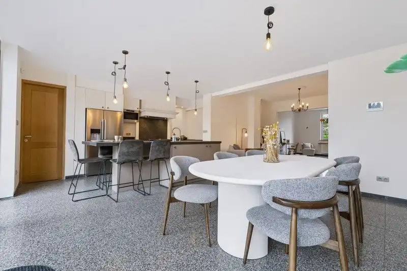 Karaktevolle eengezinswoning met garage en ruime tuin foto 14
