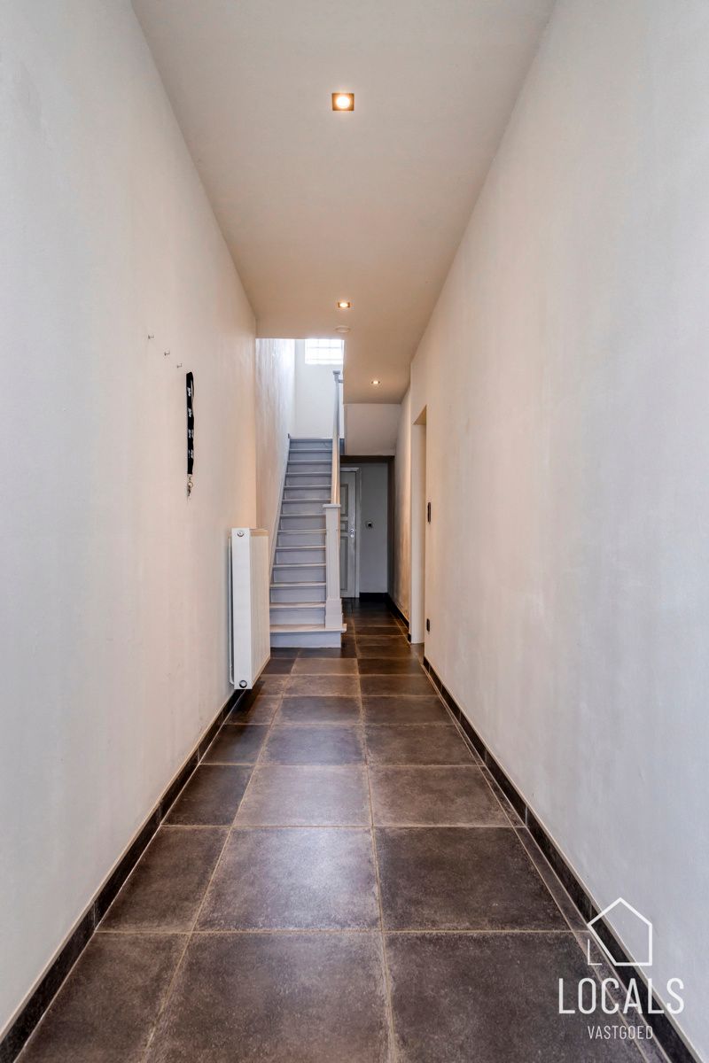 Gerenoveerde woning met mogelijkheid tot 4 slaapkamers foto 12