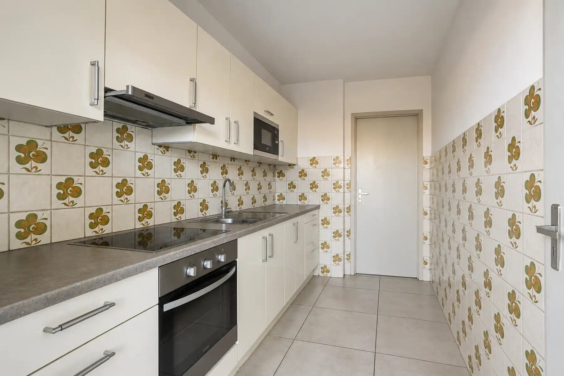Ruim 3-slaapkamerappartement met terras foto 4