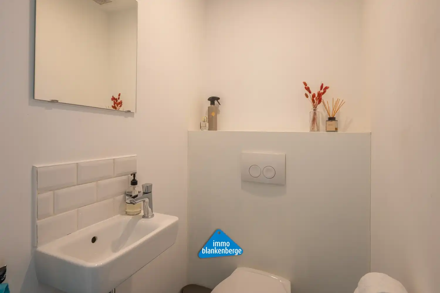 Instapklaar en verrassend ruim appartement met zonnig terras in het centrum van Beernem foto 23