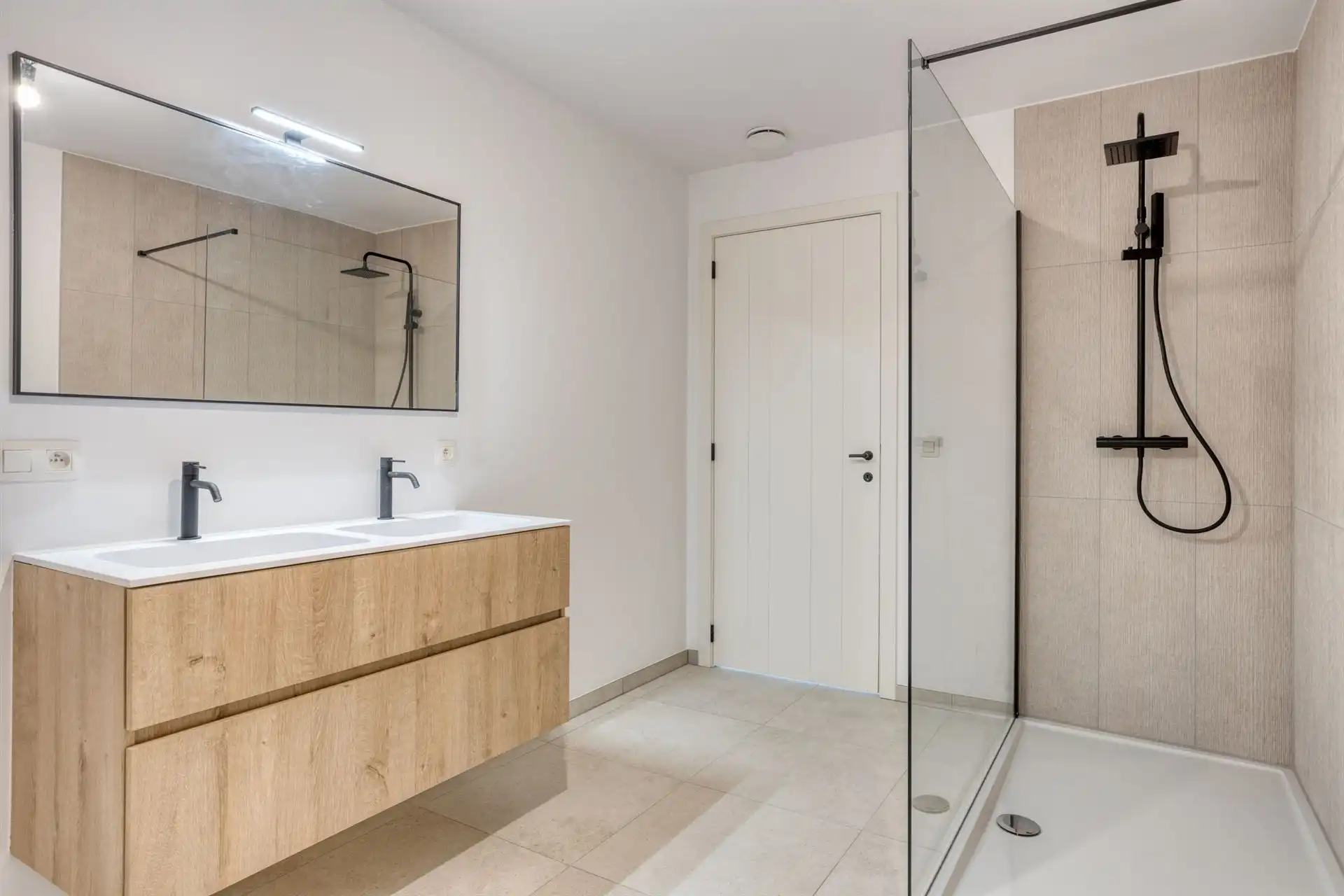 Prachtige nieuwbouw in rustige straat foto 29