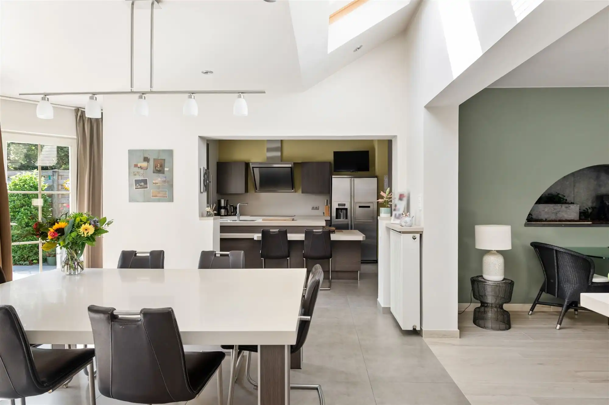 Verrassend ruime halfopen woning met 3 SLPK en bureel te Sint-Katelijne-Waver foto 5