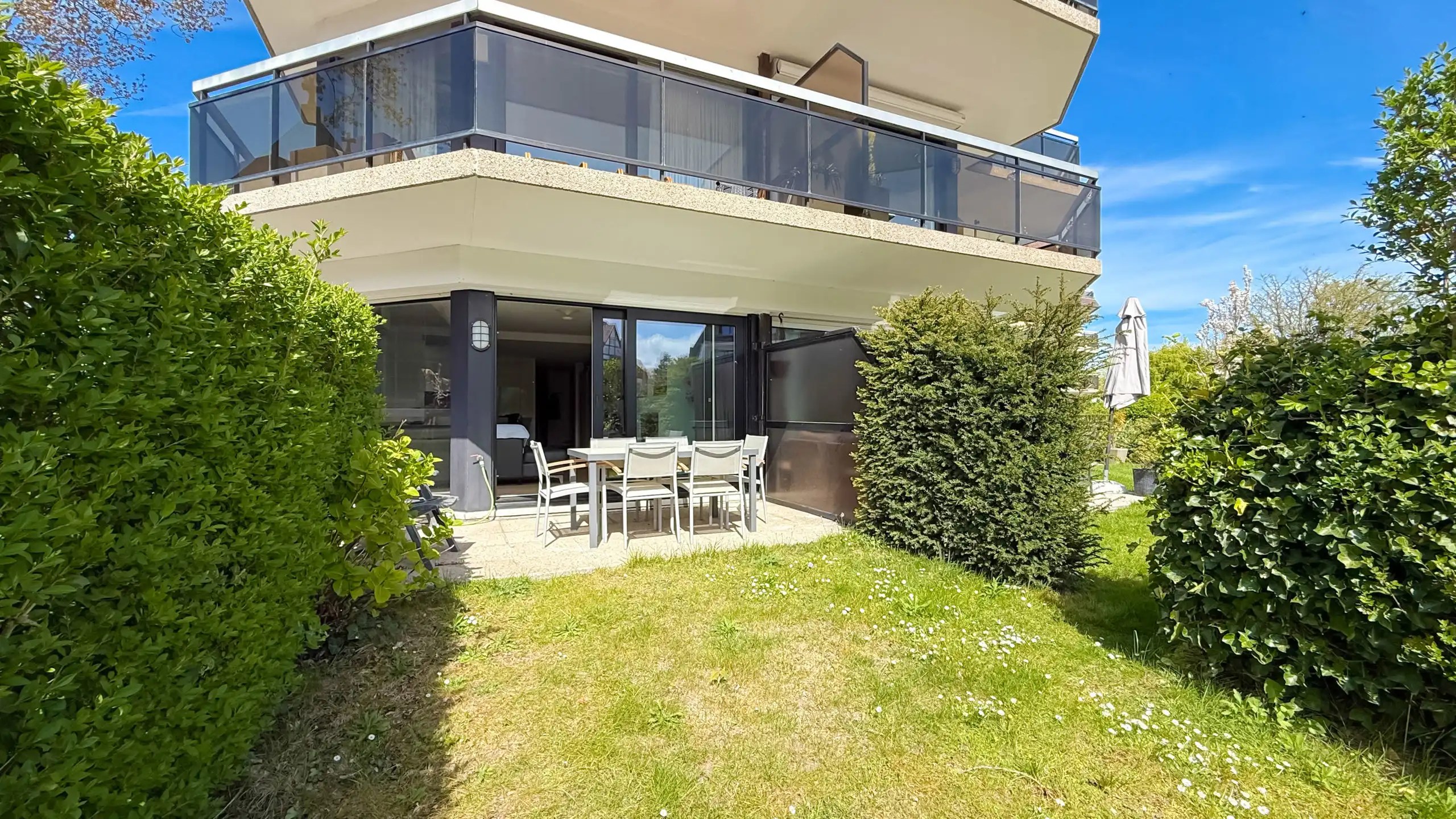 Zonnig gelijkvloers appartement met tuin in Knokke-Zoute foto {{pictureIndex}}