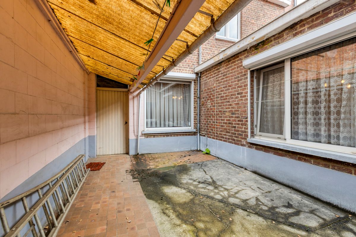Te renoveren rijwoning in hartje Bilzen foto 25