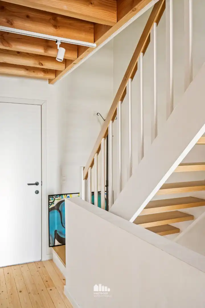 Volledig gerenoveerde woning met 5 slaapkamers, zonnige tuin en garage foto 26