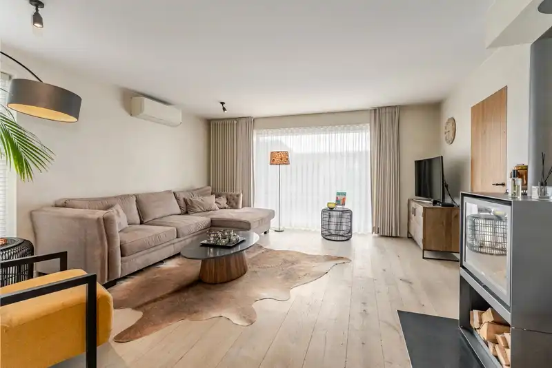 Roeselare-Gits. Opportuniteit aan de Bruggesteenweg gelegen. RUIME LUXE VILLA MET MAGAZIJN & KANTOOR, 4 slaapkamers, uiterst commercieel en zichtbaar. Recent vernieuwd ! foto 10