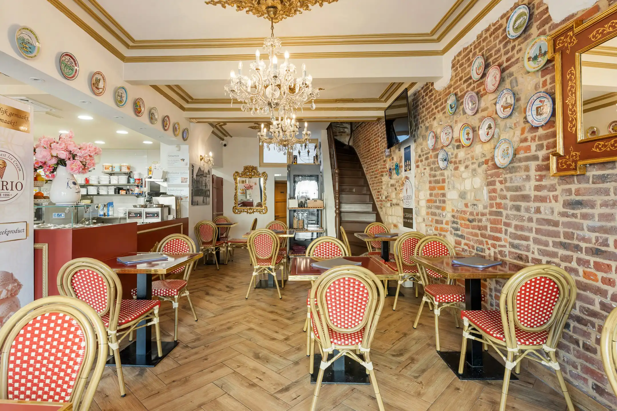 Karaktervol handelspand met gerenommeerd ijssalon en B&B foto 5