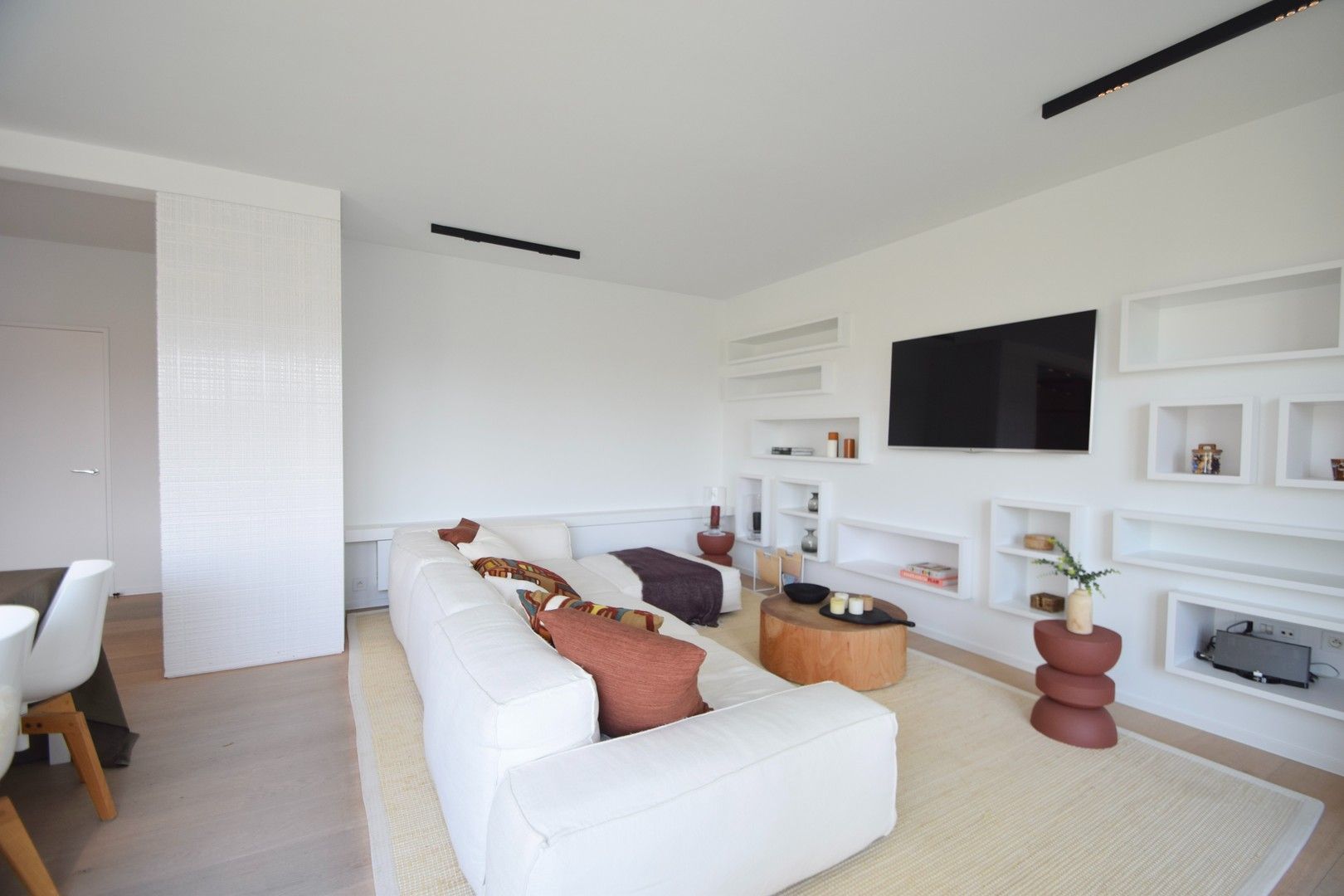 Volledig gerenoveerd hoekappartement in een standingvolle villaresidentie gelegen in het Zoute. foto 10