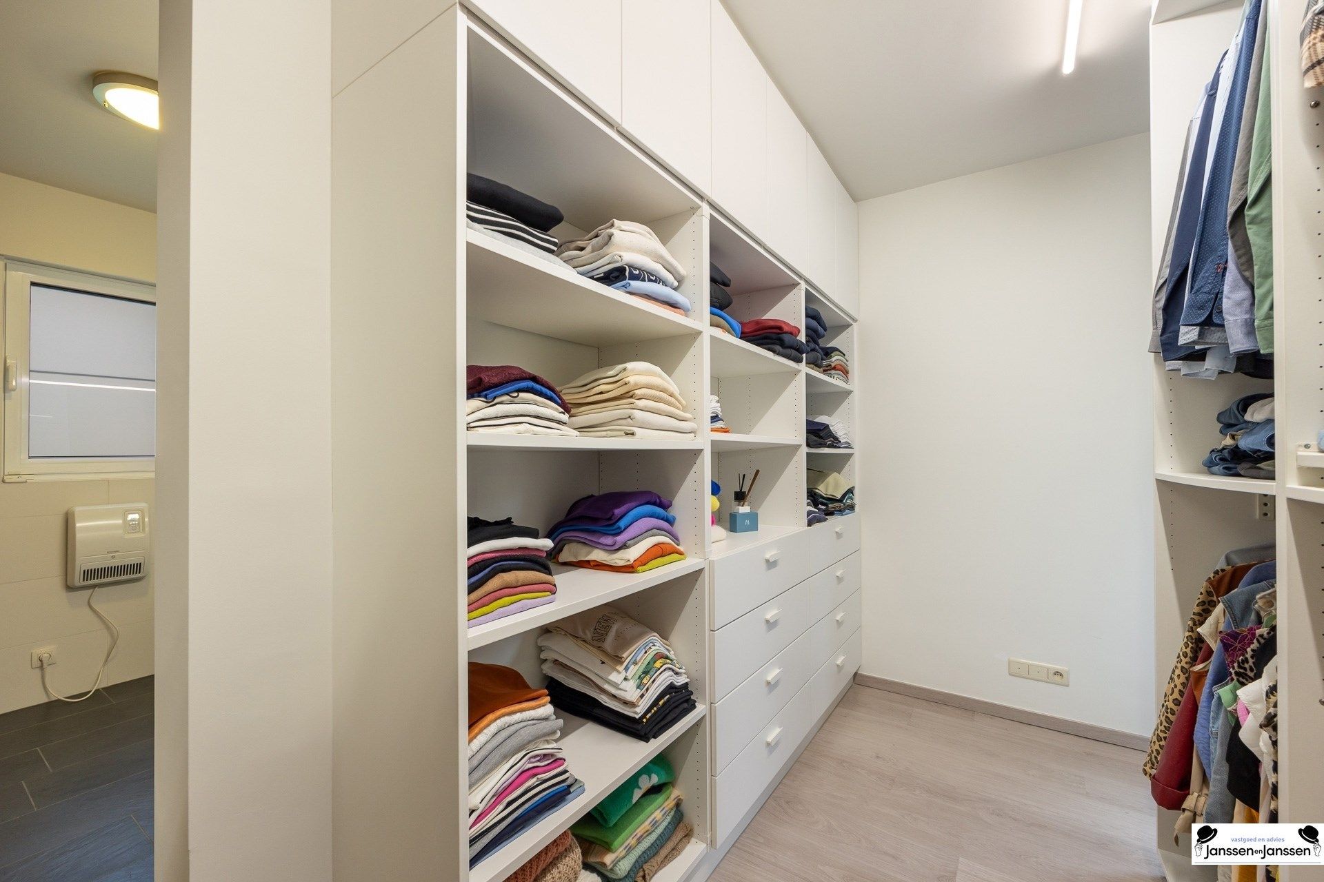 Instapklare, volledig gerenoveerde woning op royaal perceel! foto 14