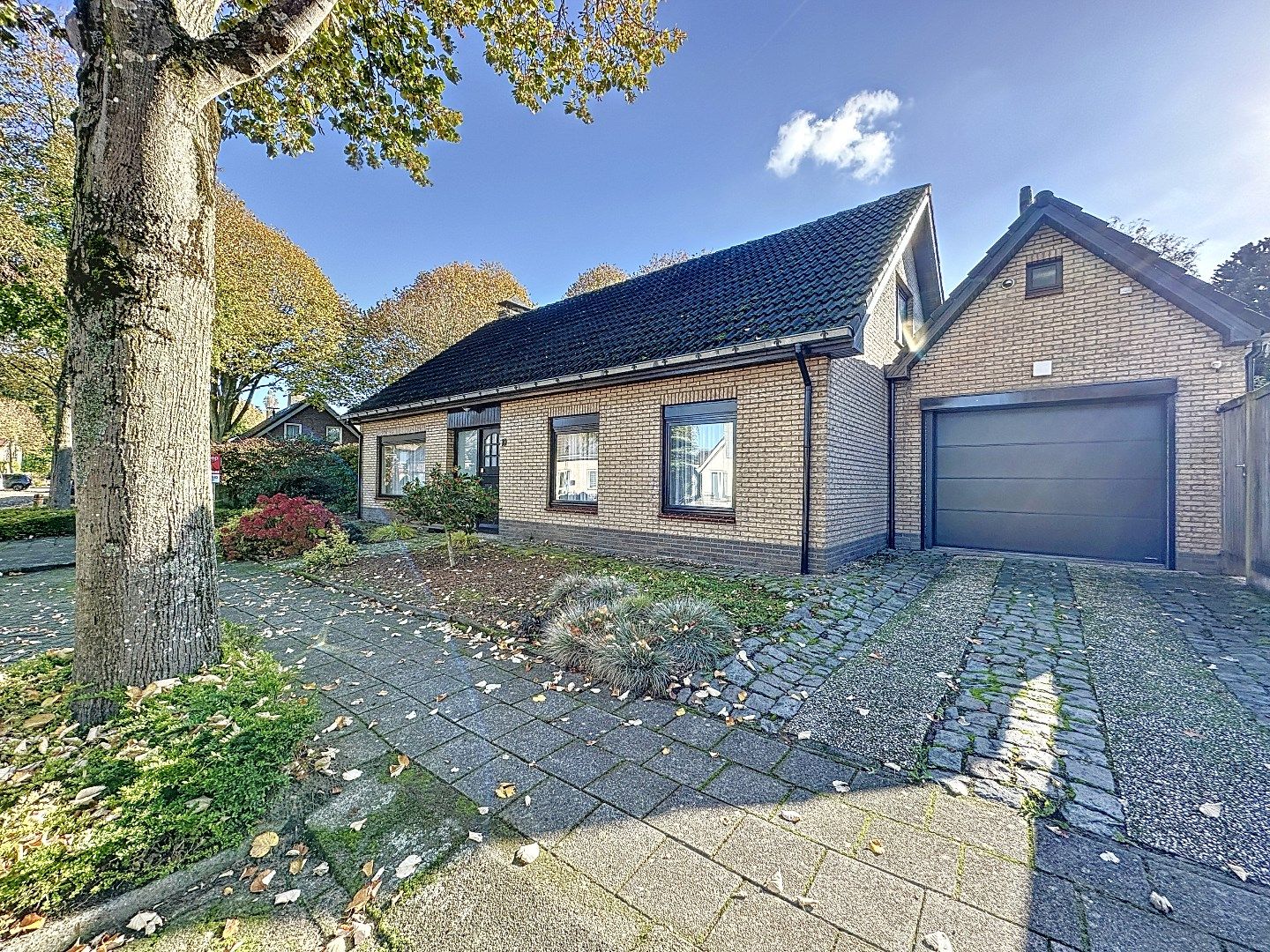 Ruime vrijstaande woning aan de rand van Aardenburg foto {{pictureIndex}}