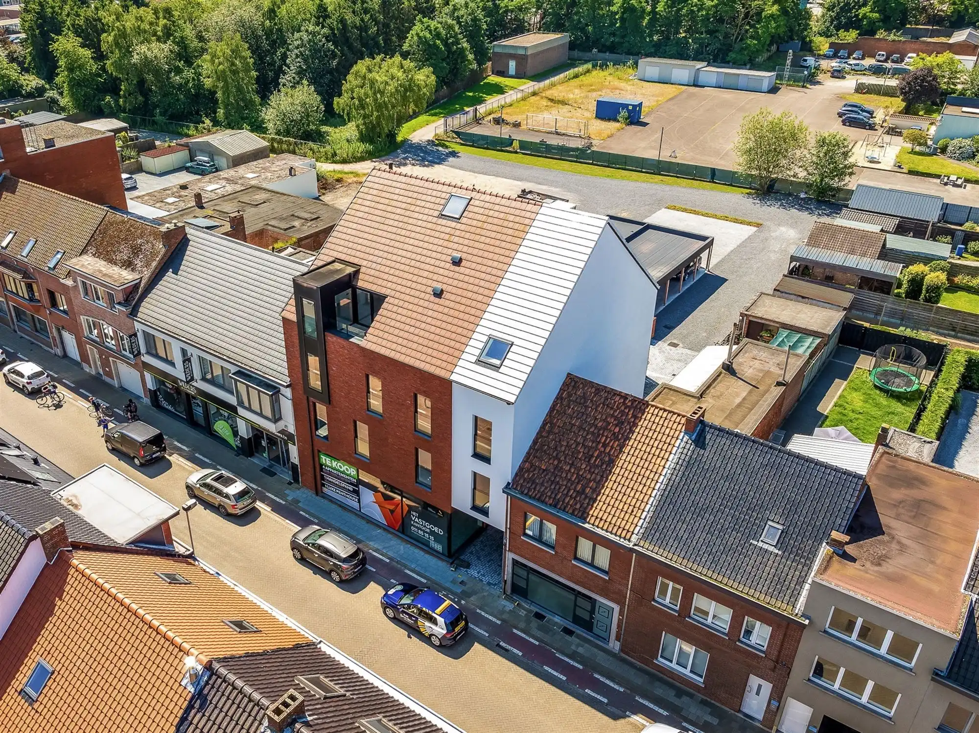 HANDELSRUIMTE VAN 195M² MET GROTE RAAMPARTIJEN, OPEN STRUCTUUR VOOR TALLOZE MOGELIJKHEDEN EN RUIME PARKEERMOGELIJKHEDEN AAN DE ACHTERZIJDE foto 22