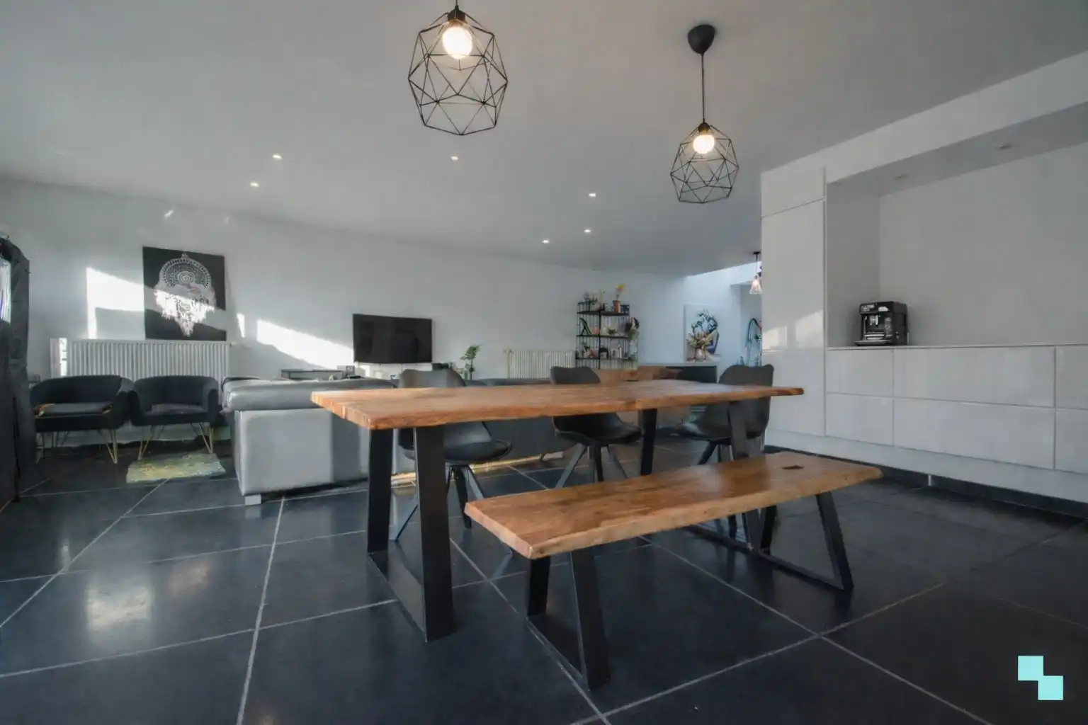 Verrassend ruime gezinswoning in hartje Roeselare foto 4