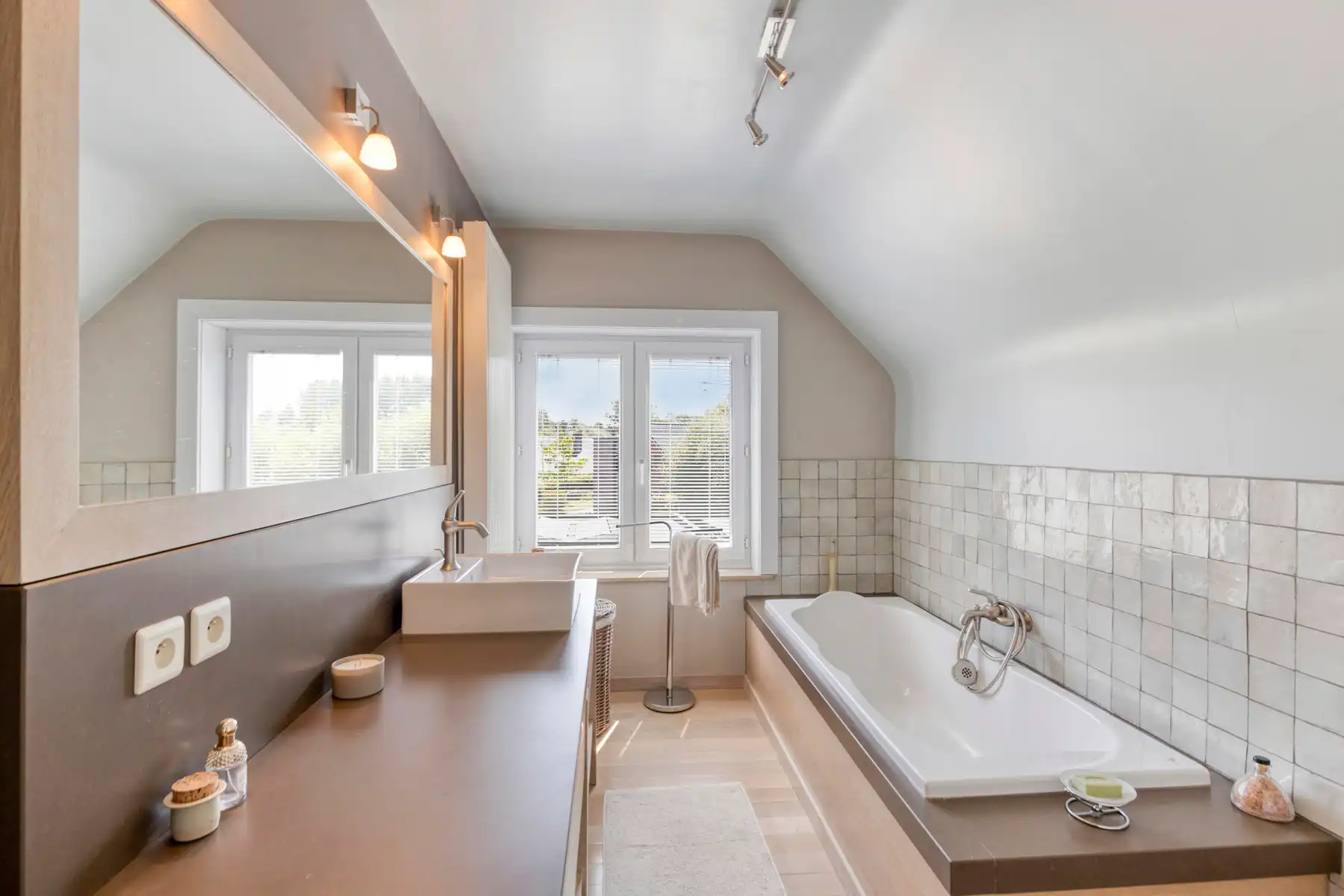 Charmante villa op toplocatie met ruime garage foto 21