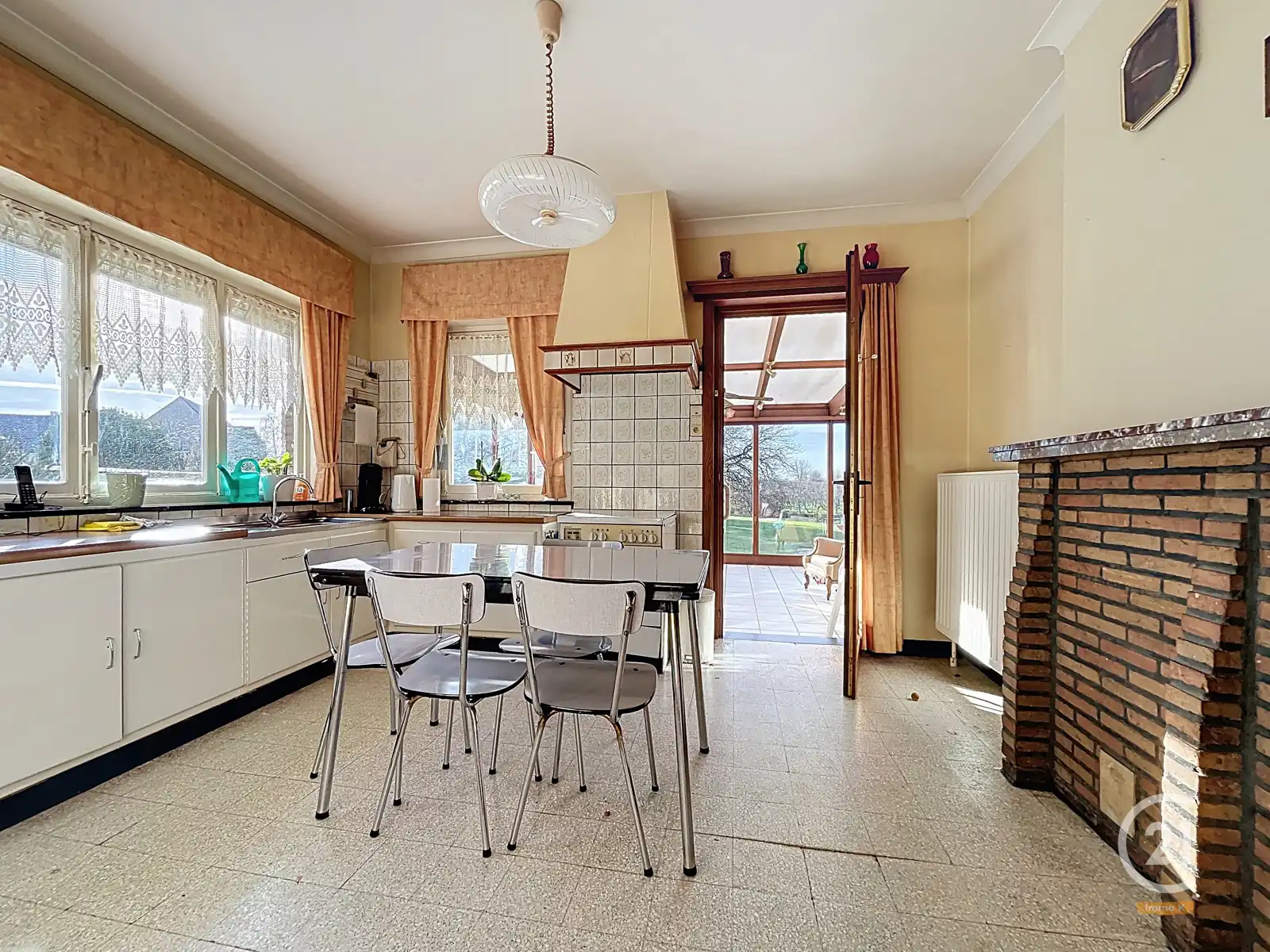 Ruime gelijkvloerse woning met 4 slpks, garage en tuin foto 10