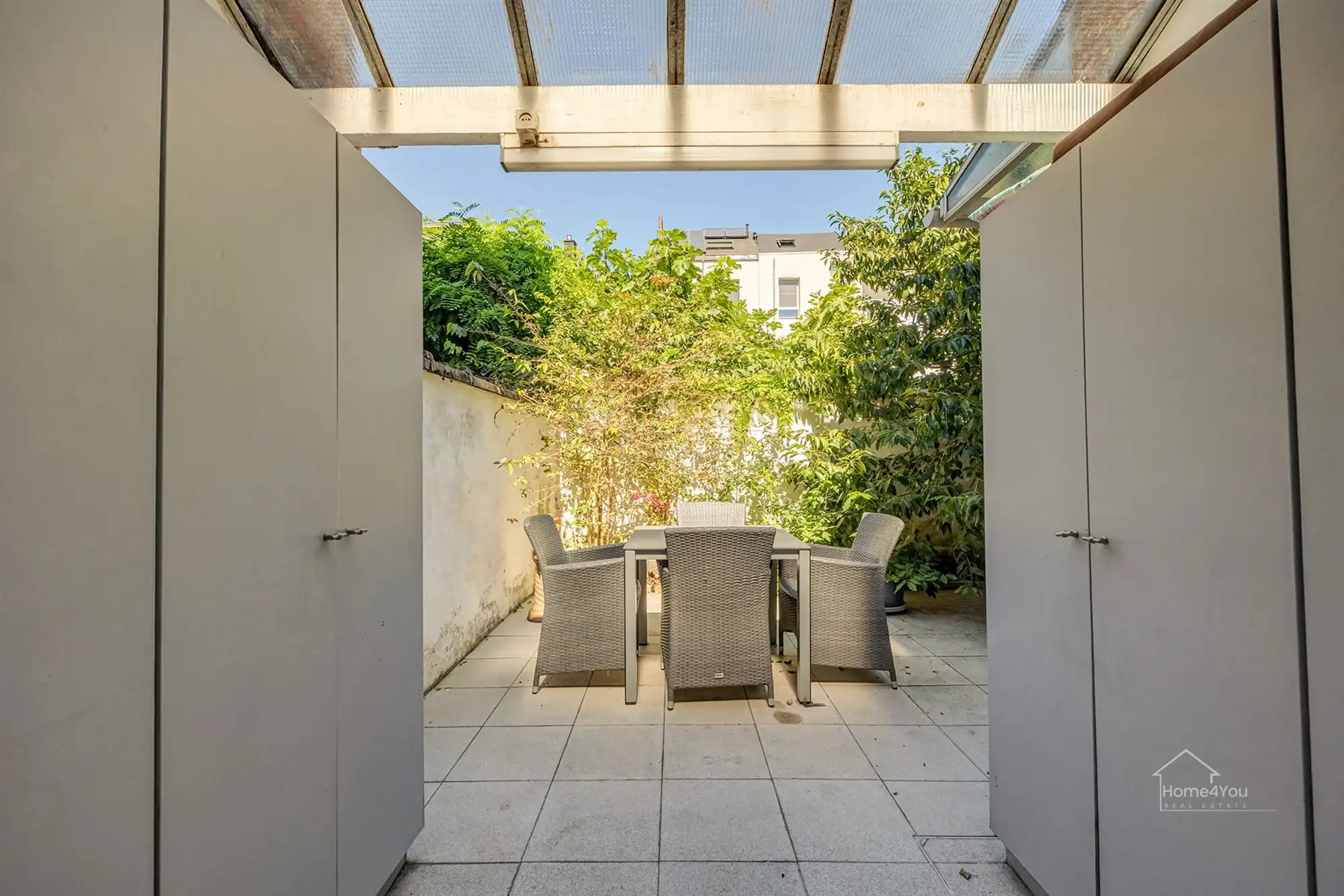 Authentiek herenhuis met 5 slaapkamers en tuin. foto 24